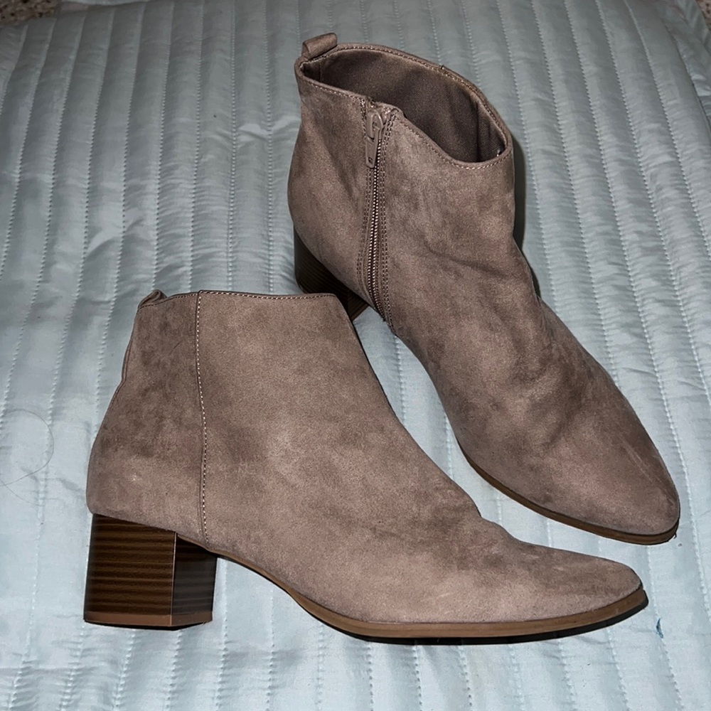Old navy size 9 brown booties